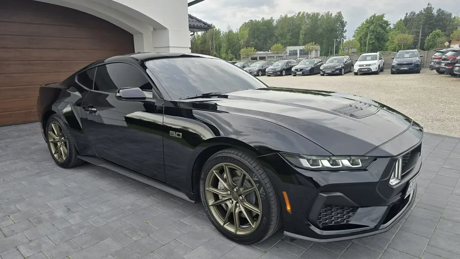 FORD Mustang -