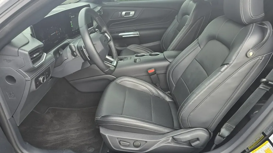 FORD Mustang -