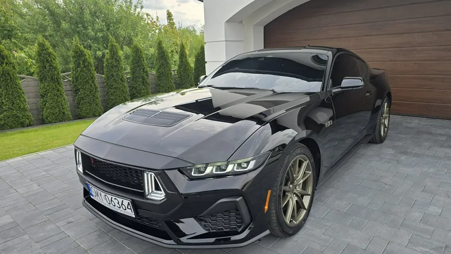 FORD Mustang -