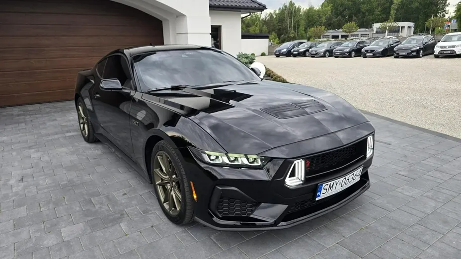 FORD Mustang -