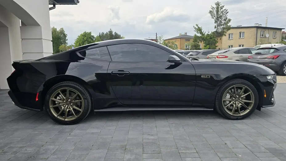 FORD Mustang -