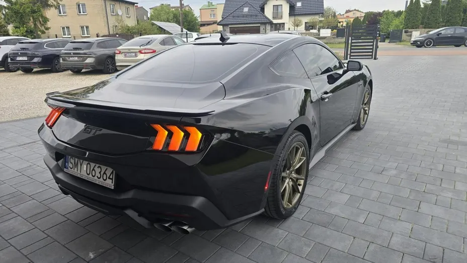 FORD Mustang -