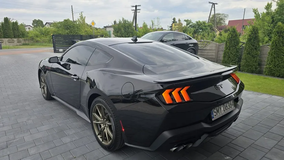 FORD Mustang -