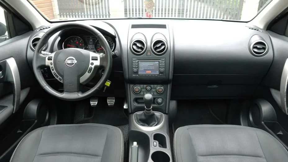 NISSAN Qashqai -