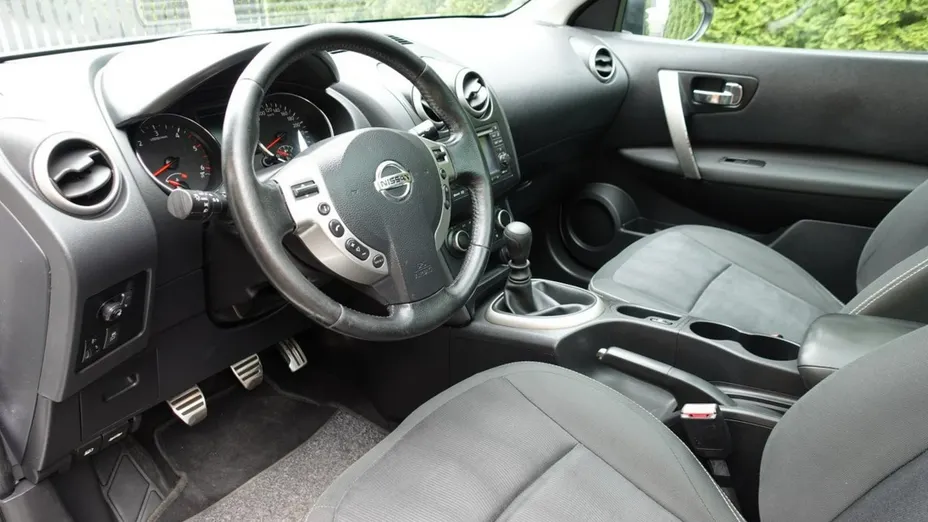 NISSAN Qashqai -