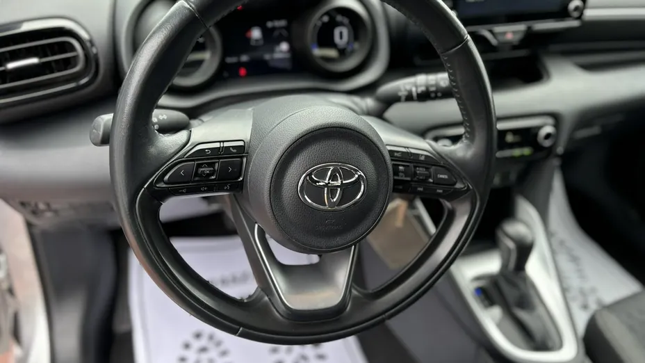 TOYOTA Yaris -
