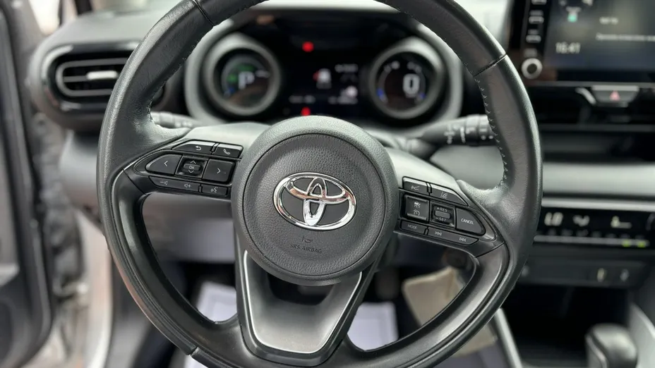 TOYOTA Yaris -
