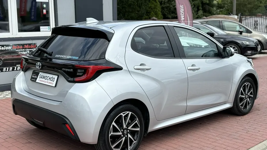 TOYOTA Yaris -