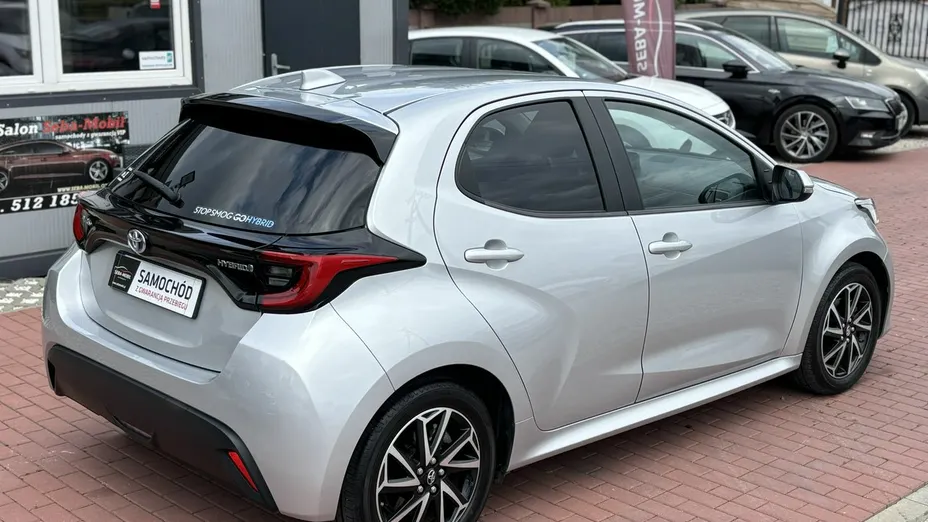 TOYOTA Yaris -
