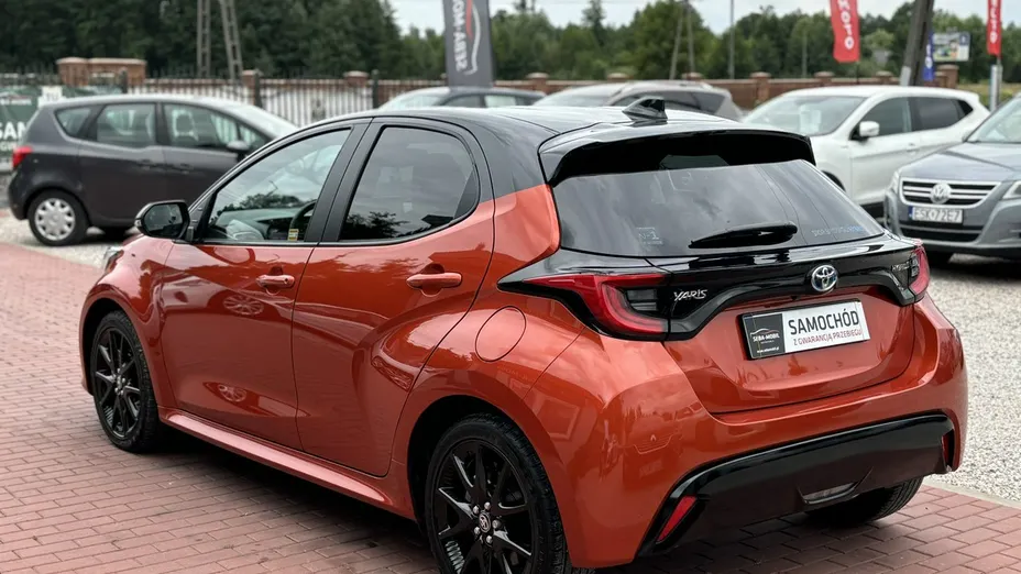 TOYOTA Yaris -