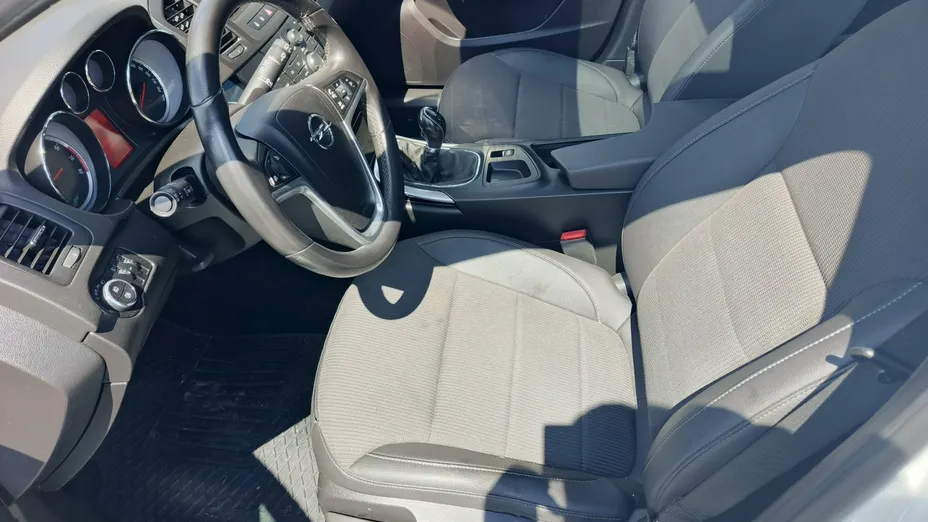 OPEL Insignia -