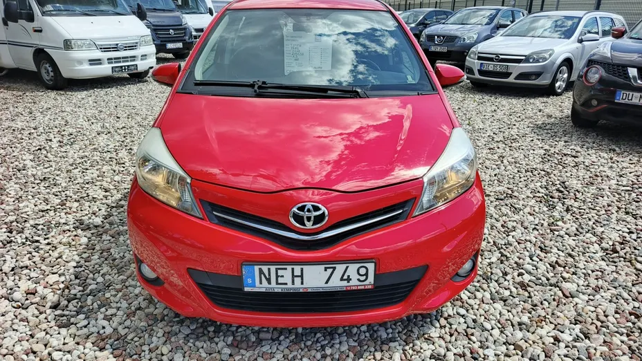 TOYOTA Yaris -