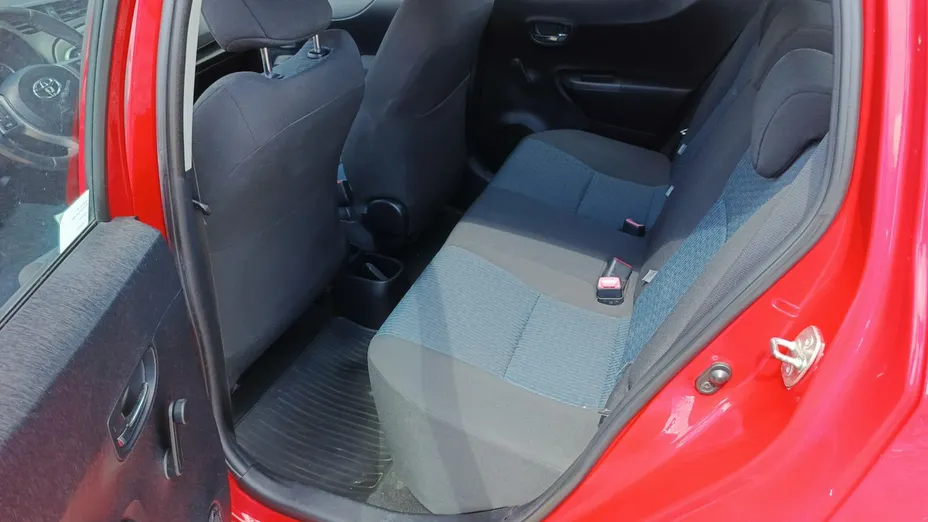 TOYOTA Yaris -