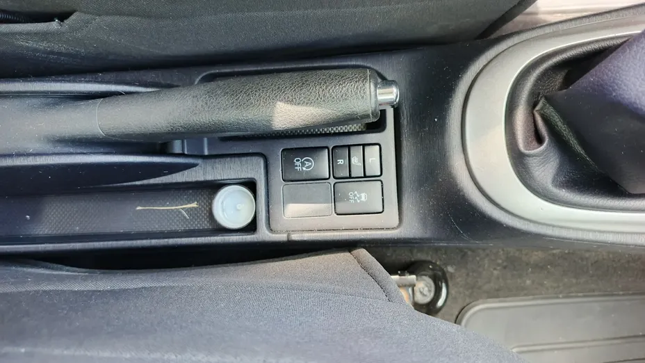 TOYOTA Yaris -