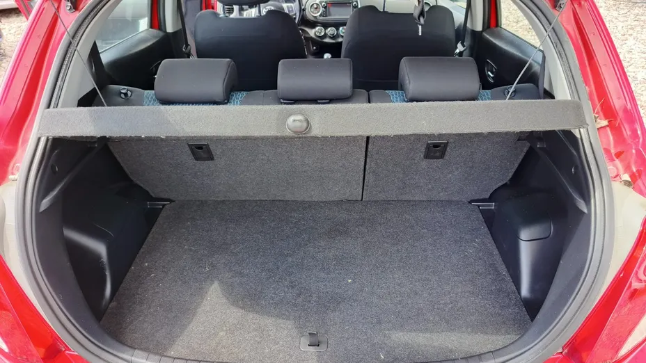 TOYOTA Yaris -
