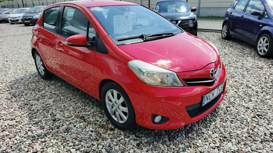 TOYOTA Yaris -