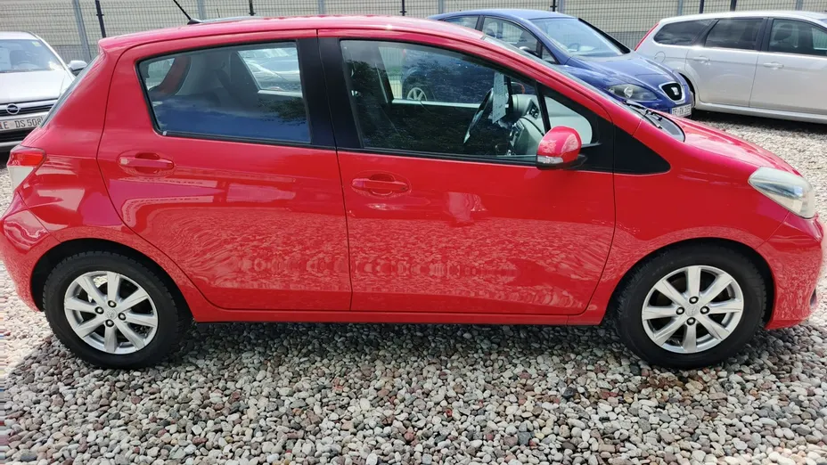 TOYOTA Yaris -