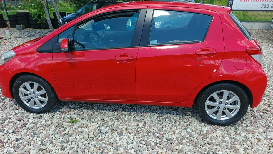TOYOTA Yaris -