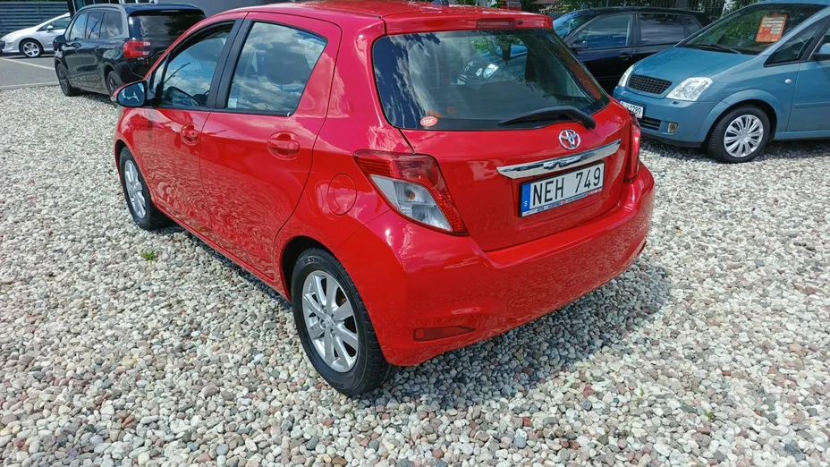 TOYOTA Yaris -