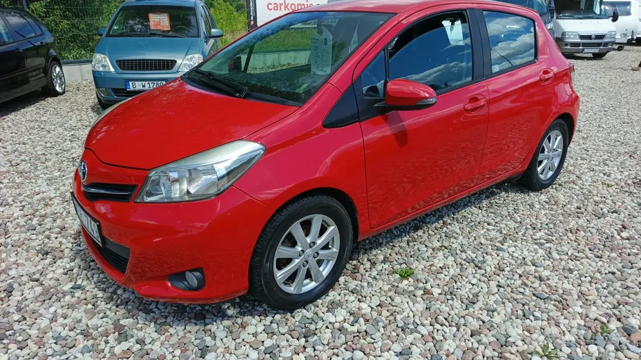TOYOTA Yaris -
