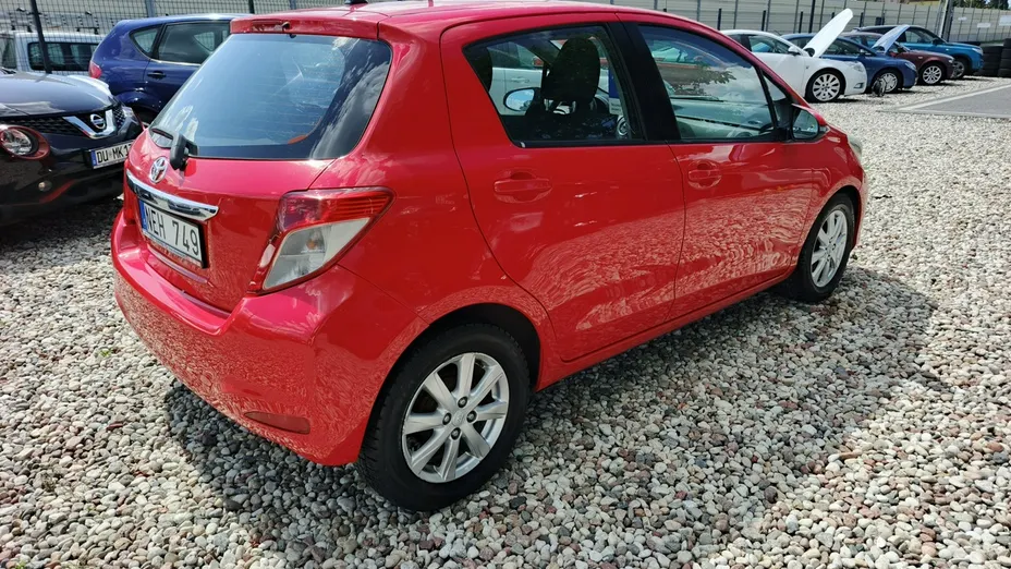 TOYOTA Yaris -
