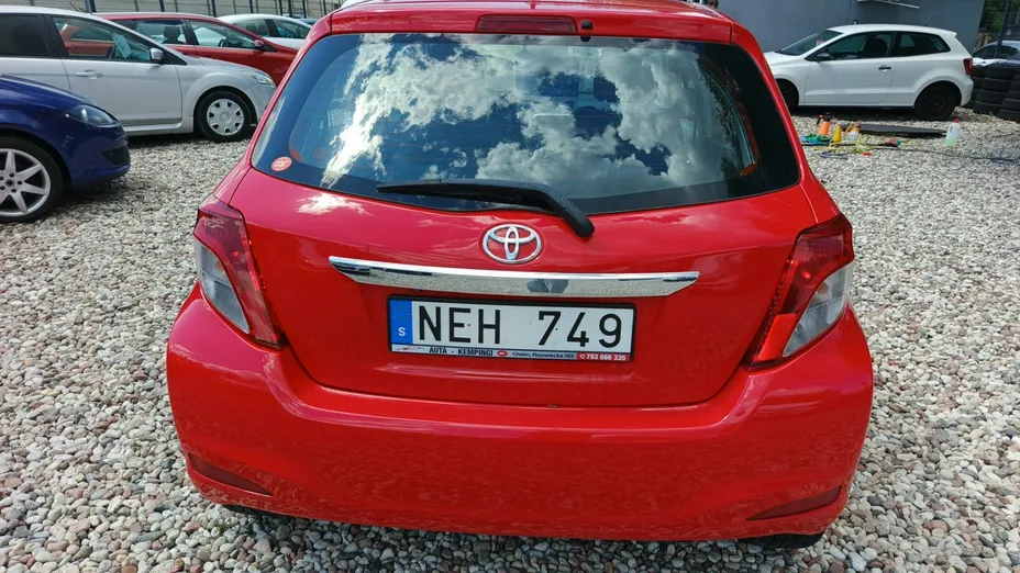 TOYOTA Yaris -