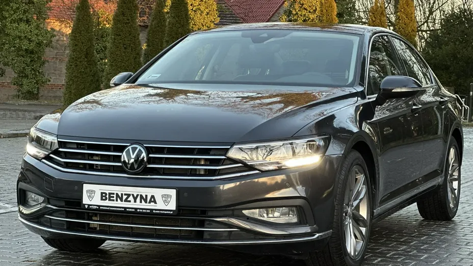 VOLKSWAGEN Passat -