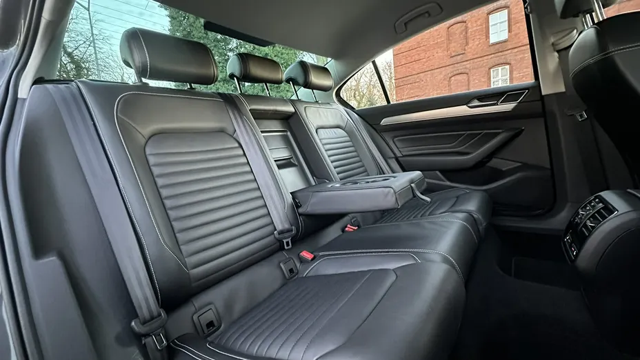 VOLKSWAGEN Passat -