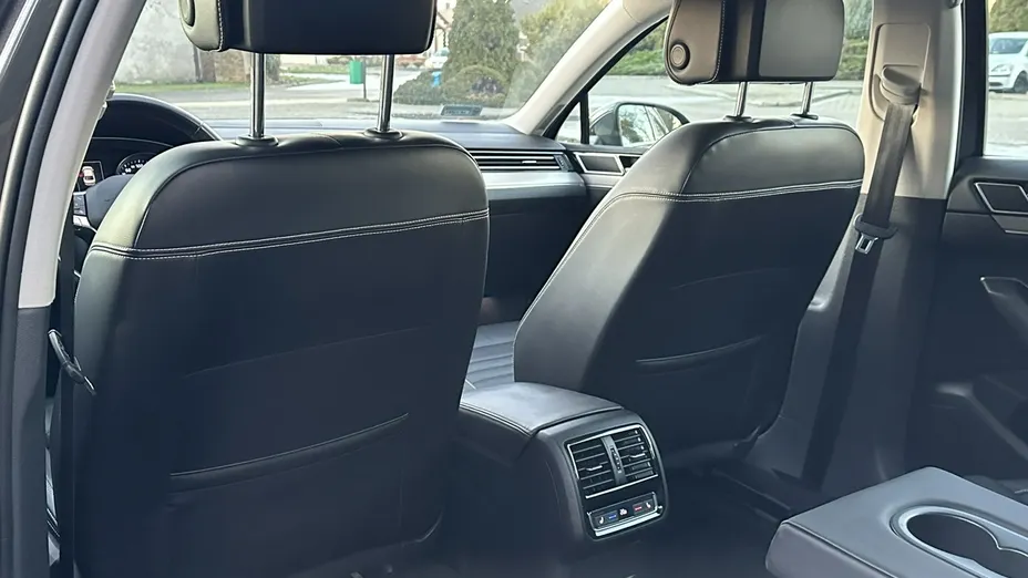 VOLKSWAGEN Passat -