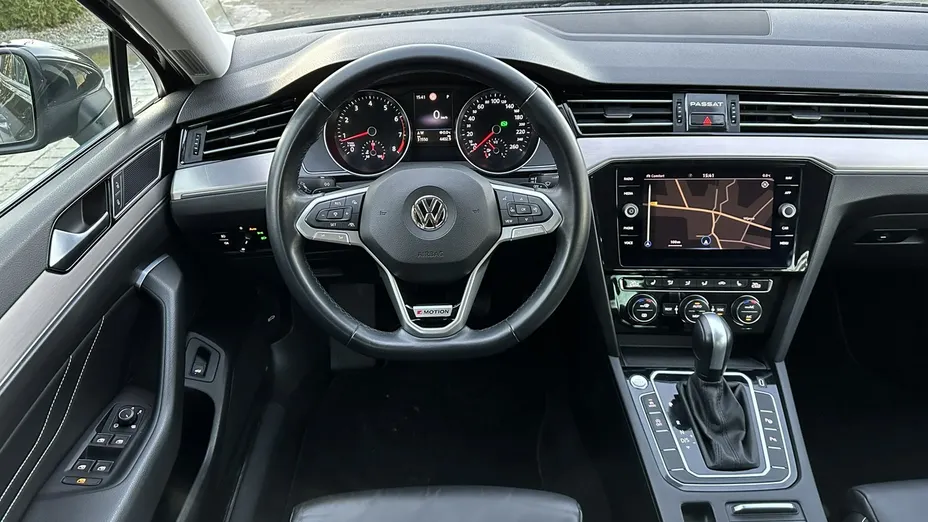 VOLKSWAGEN Passat -
