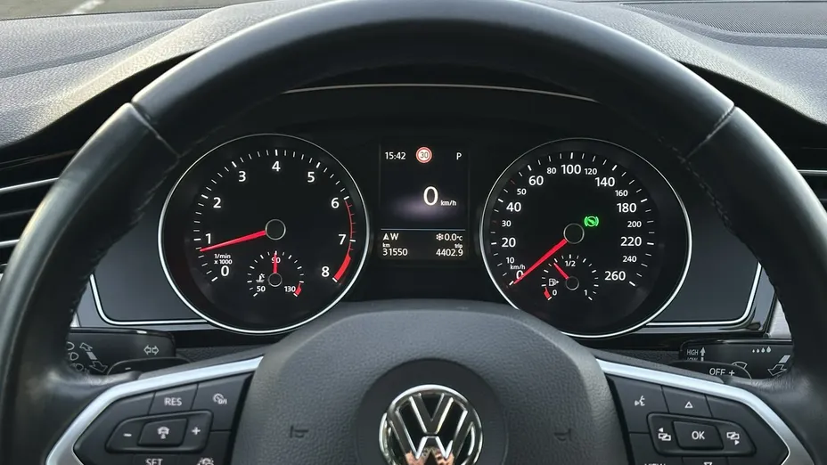 VOLKSWAGEN Passat -