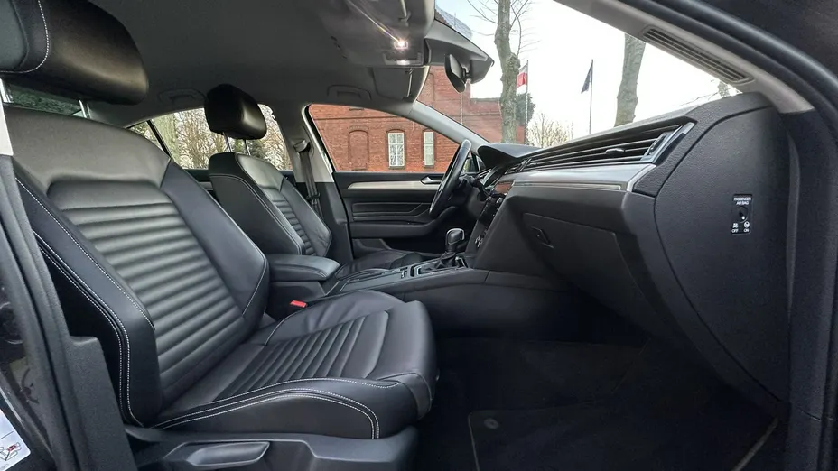 VOLKSWAGEN Passat -