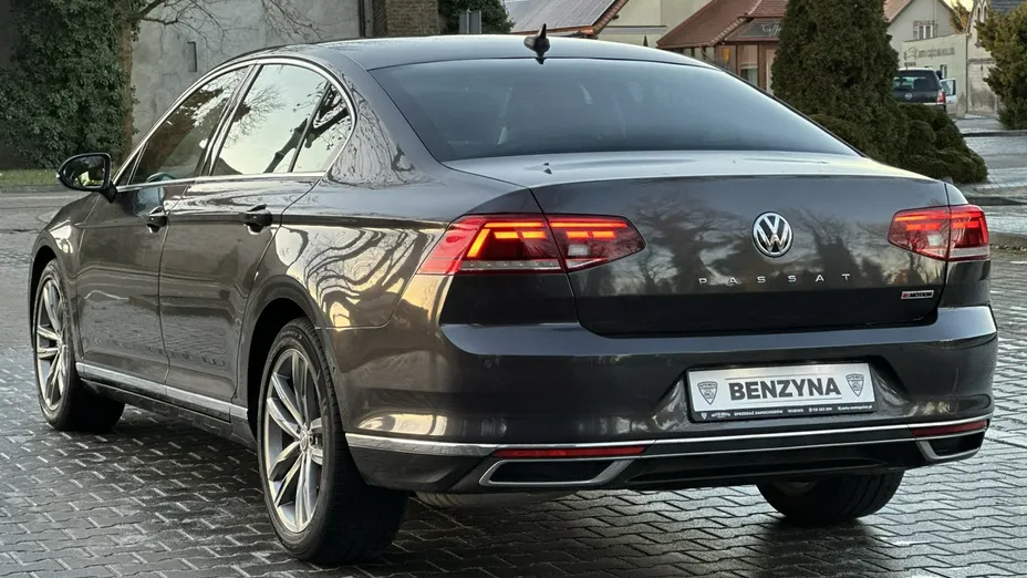 VOLKSWAGEN Passat -