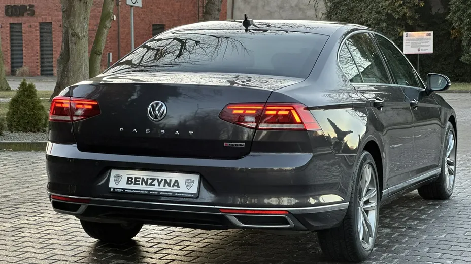 VOLKSWAGEN Passat -