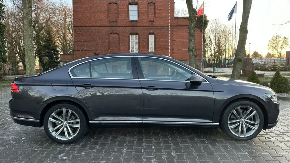 VOLKSWAGEN Passat -