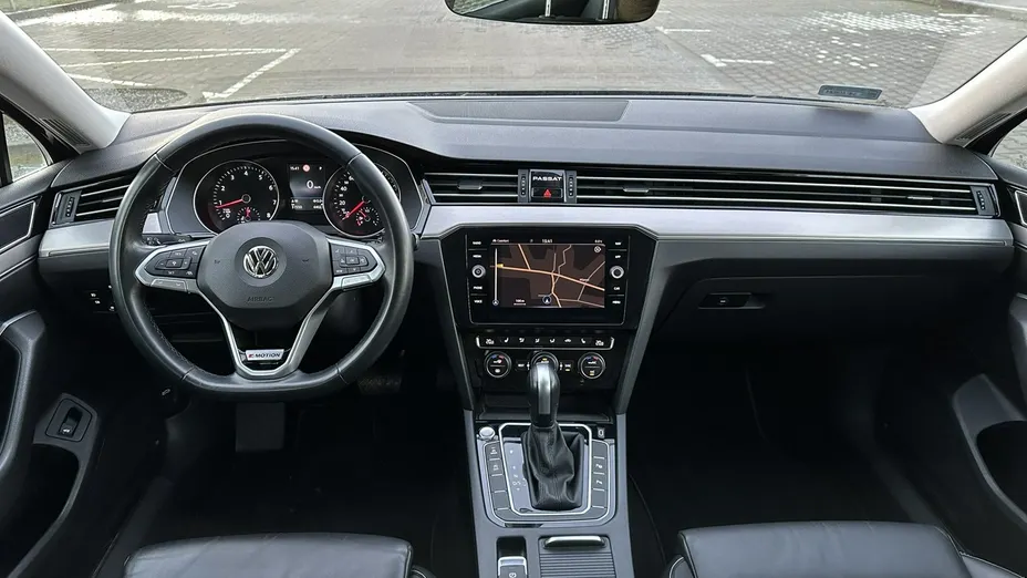 VOLKSWAGEN Passat -