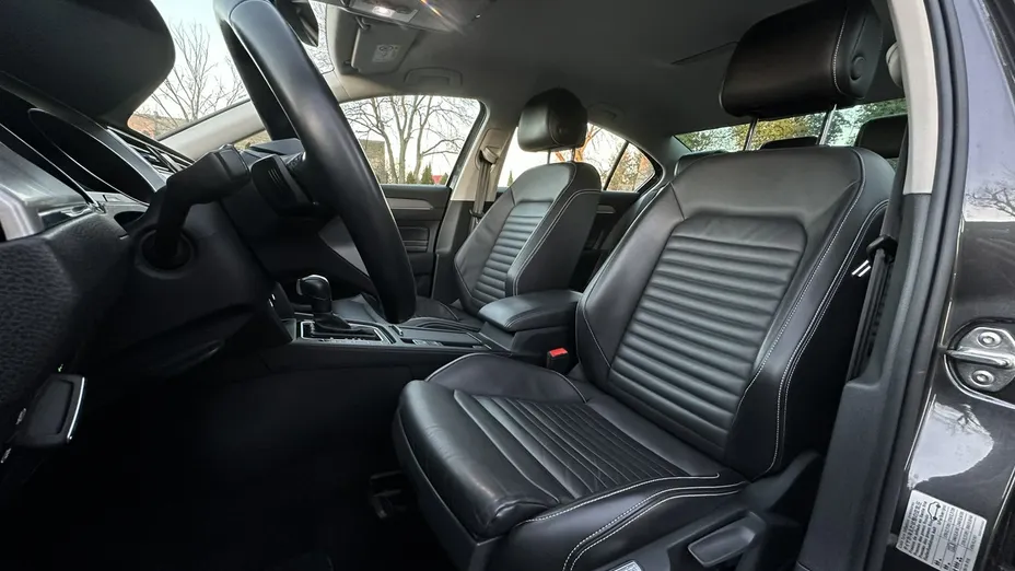 VOLKSWAGEN Passat -