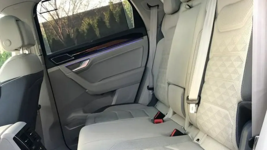 VOLKSWAGEN Touareg -