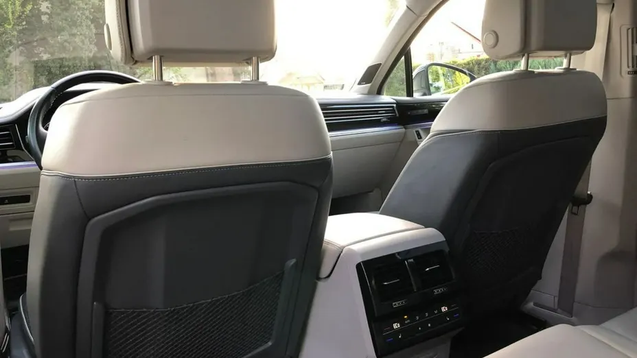 VOLKSWAGEN Touareg -