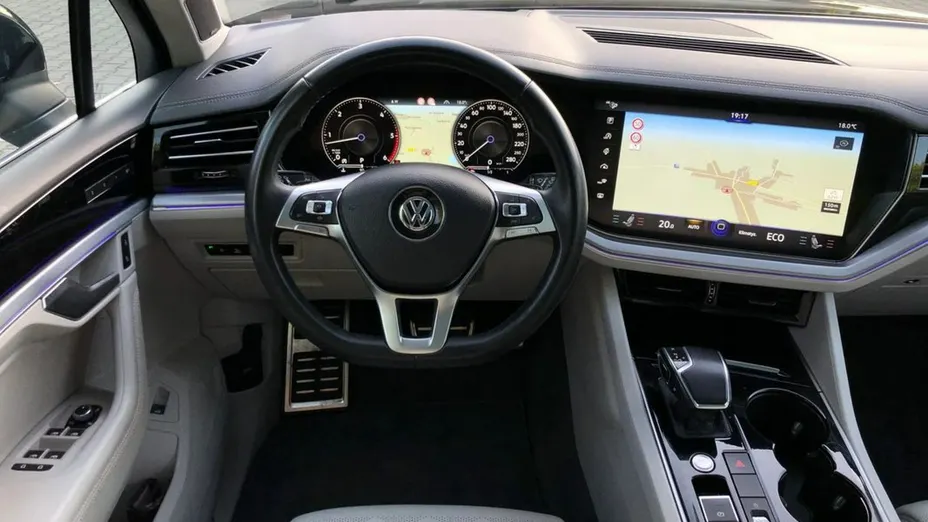 VOLKSWAGEN Touareg -