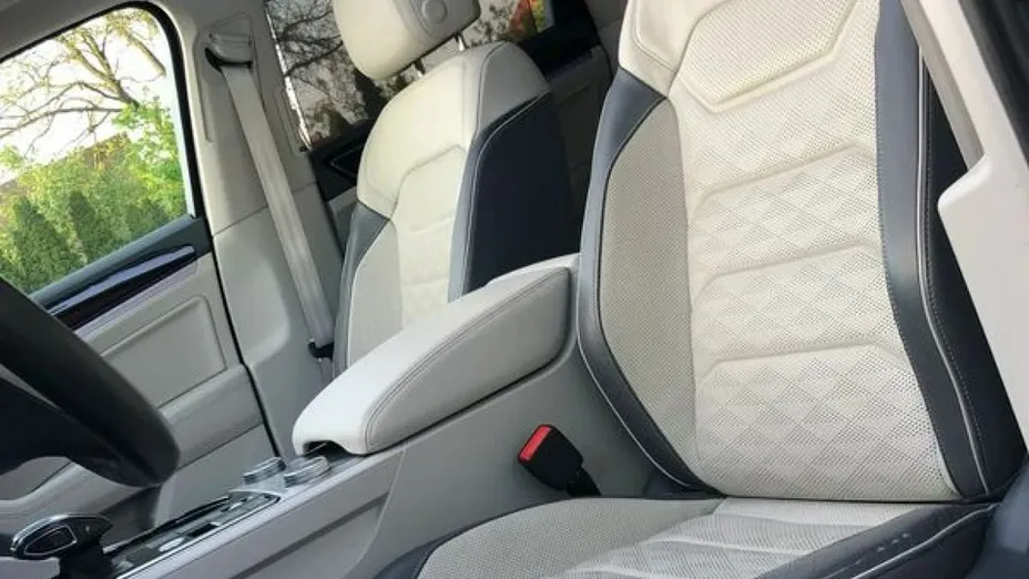 VOLKSWAGEN Touareg -