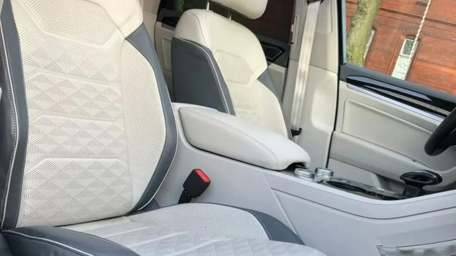 VOLKSWAGEN Touareg -