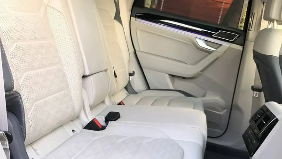 VOLKSWAGEN Touareg -