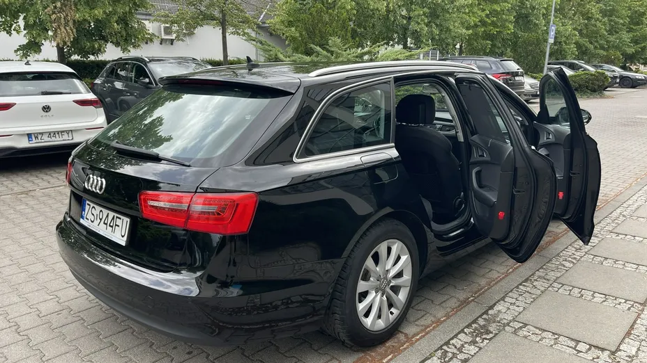AUDI A6 -