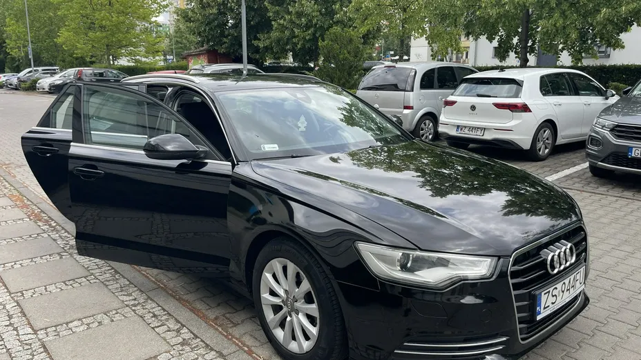 AUDI A6 -