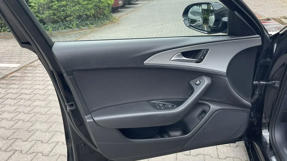 AUDI A6 -