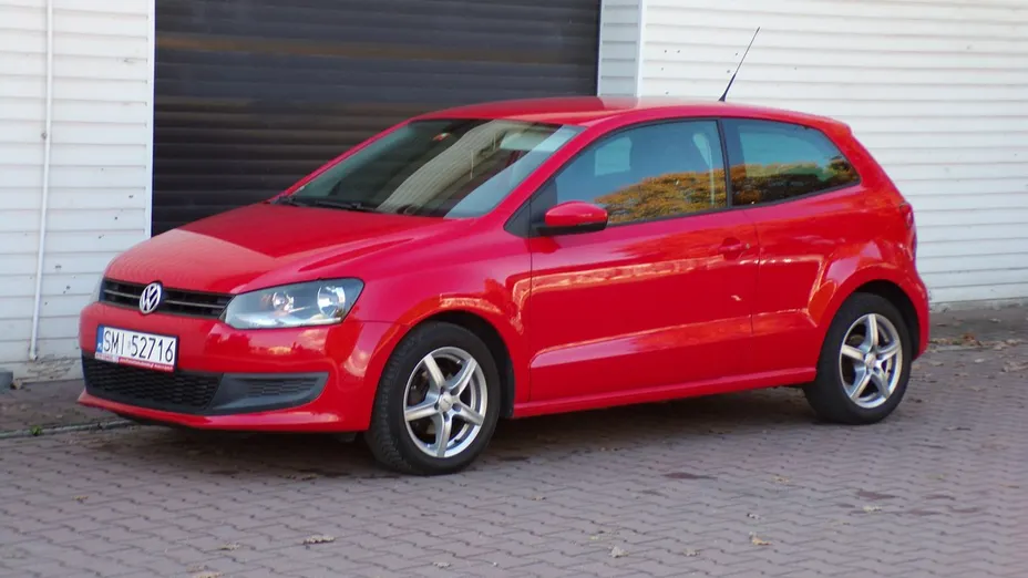 VOLKSWAGEN Polo -