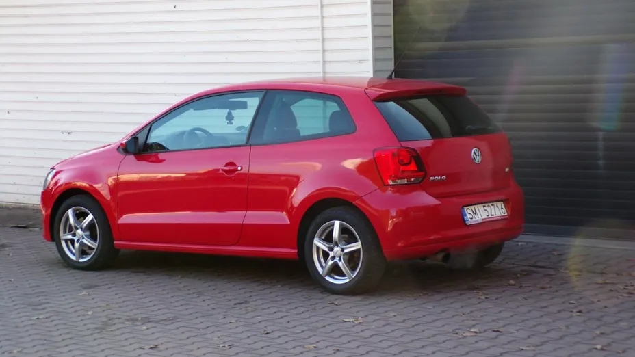 VOLKSWAGEN Polo -