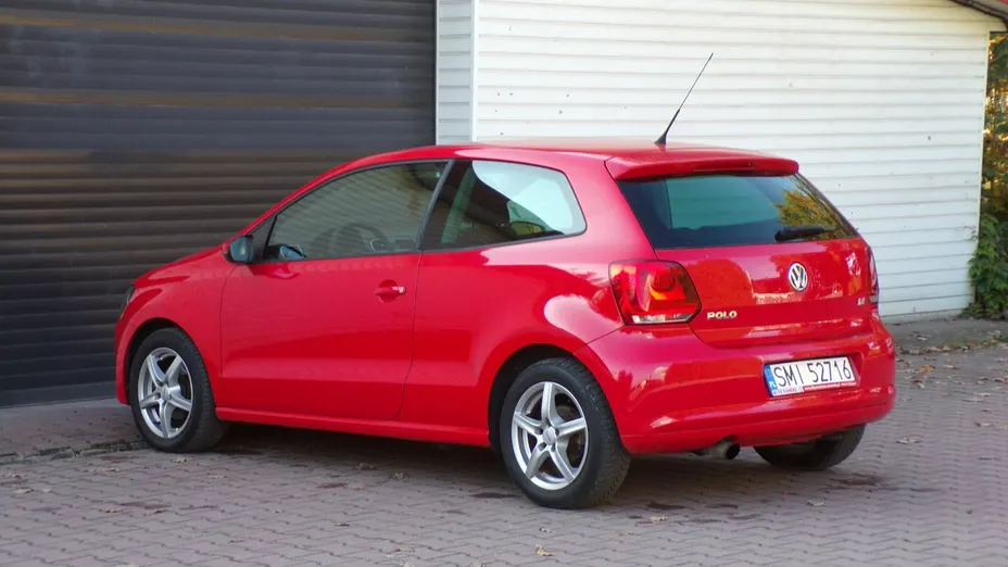 VOLKSWAGEN Polo -