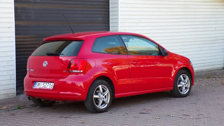 VOLKSWAGEN Polo -